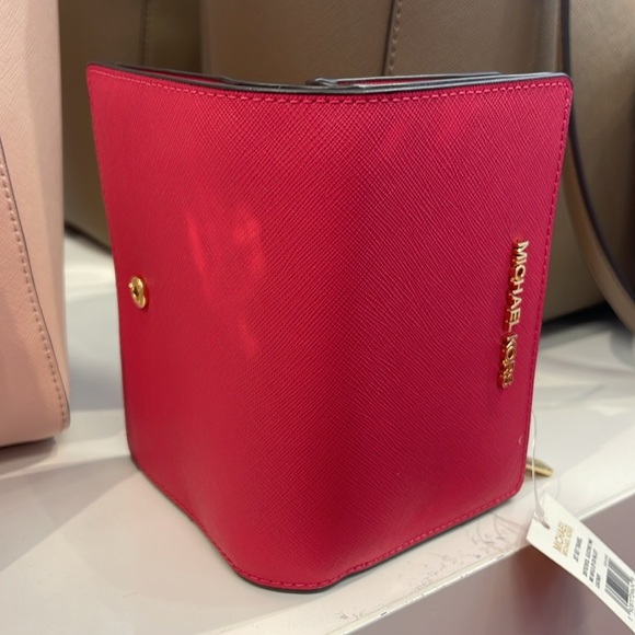 MICHAEL KORS
Medium Crossgrain Leather Wallet
Electric Pink 
NWT - Picture 12 of 16